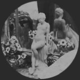 Statuette Femme au rocher