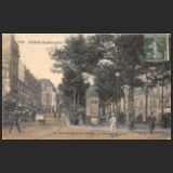489. Paris-Montmartre – Le boulevard de Clichy et l'Hippo-Palace – Carte postale signée C.M[alcuit]. Source Delcampe. – Les deux flèches pointent vers la fontaine Wallace et le kiosque.